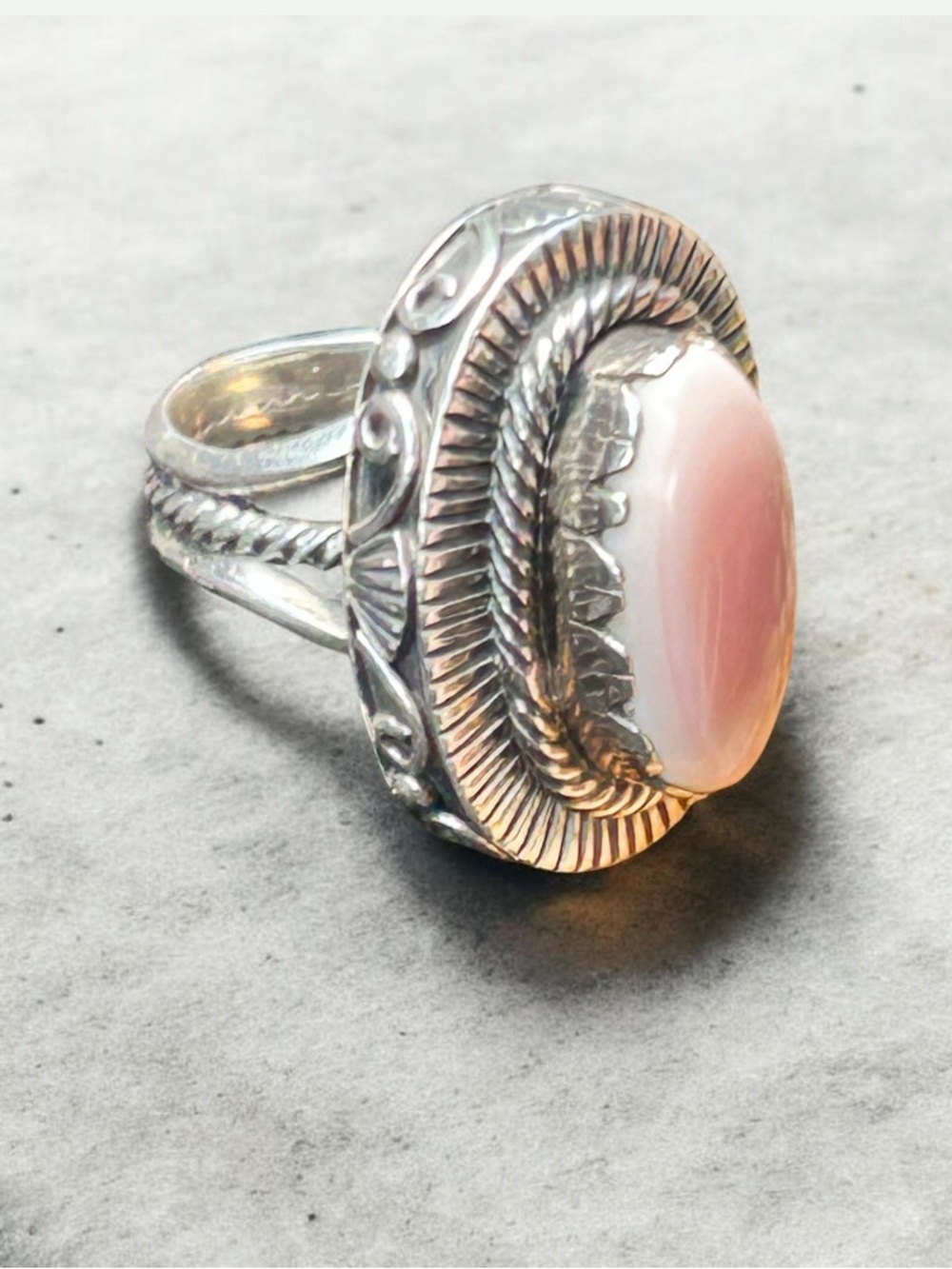 Vintage Navajo Sterling Pink Queen Conch Shell Poison Ring Secret Compartment